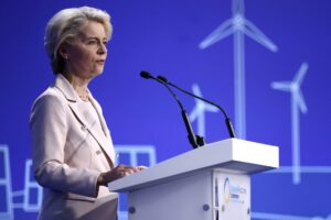 Von der Leyen: “Zgjatja e luftës në Ukrainë do t’i kushtojë shtrenjtë Rusisë”