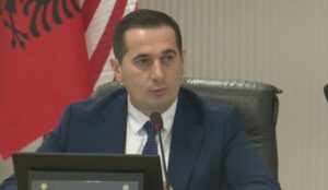 Shqipëria përballet me paralizim të shpenzimeve publike pas arrestimeve të zyrtarëve të lartë nga SPAK-u