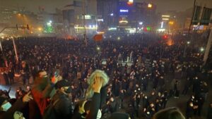 Protestat masive në Iran: Mitraloza mbi kamionë qëllojnë në lagje banimi, mijëra protestues të vrarë