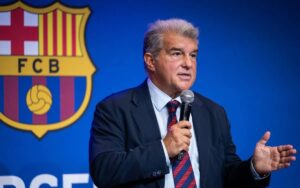 Joan Laporta jep dorëheqjen për të rikandiduar si president i Barcelonës