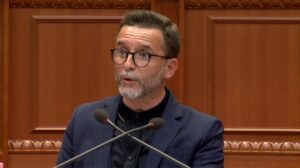 Braçe i përgjigjet Berishës në Kuvend: “‘21 janari’ mbetet një plagë e hapur, drejtësia do të vijë”