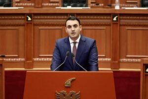 Këlliçi paralajmëron protestë: “S’do të lejojmë Bllok të ri privilegjesh në Tiranë”