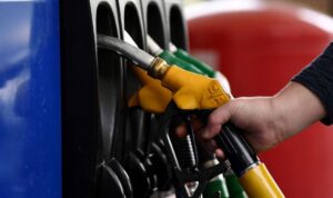 Vendoset çmimi tavan për karburantet në Kosovë: Nafta deri në 1.54 euro, benzina 1.36