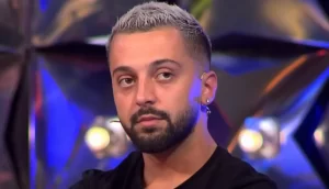 Kërcënoi me armë Erkand Shabanin e Onima-s, arrestohet këngëtari Gjesti