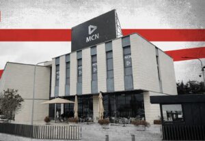 Çfarë ndodh kur maskat kërcënojnë televizionin?