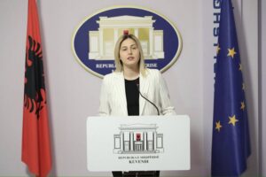 “Mos prekni Vilën e Zogut”, Zhupa kërkon sqarime për kullat pranë objektit historik