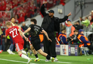 Si e shpjegojnë arbitrat mosdhënien e penalltisë për Bayernin ndaj PSG-së?