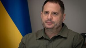 Arrestohet ish-shefi i kabinetit të Zelensky-t, akuza për pastrim parash